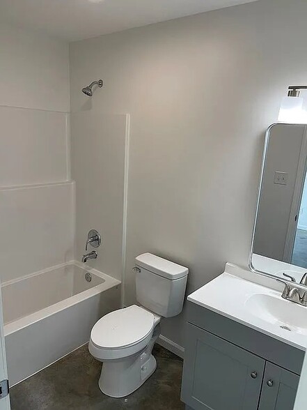 Building Photo - 714 Huval St
