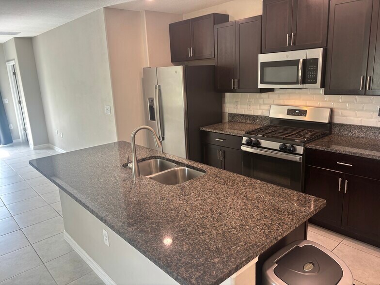 Building Photo - 9663 Channing Hill Dr