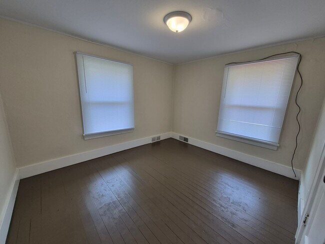 Building Photo - 2806 Hartzer St