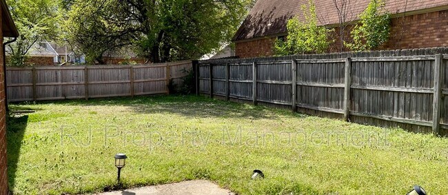 Building Photo - 421 Griffon Dr