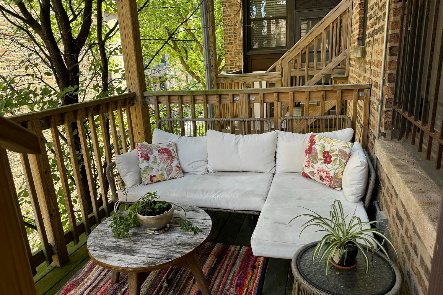 Building Photo - 727 W Roscoe St