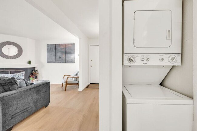 Building Photo - Darling Fully Furnished Condo Bathed in Natural Light