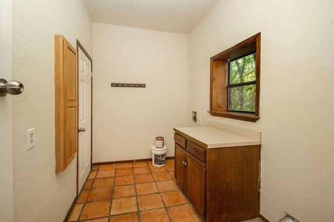 Building Photo - House for Lease in Denison Area - 3/2/2