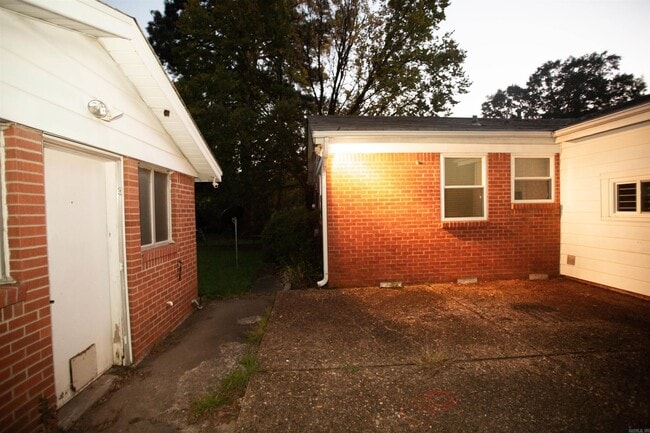 Building Photo - 19 Fairmont Dr