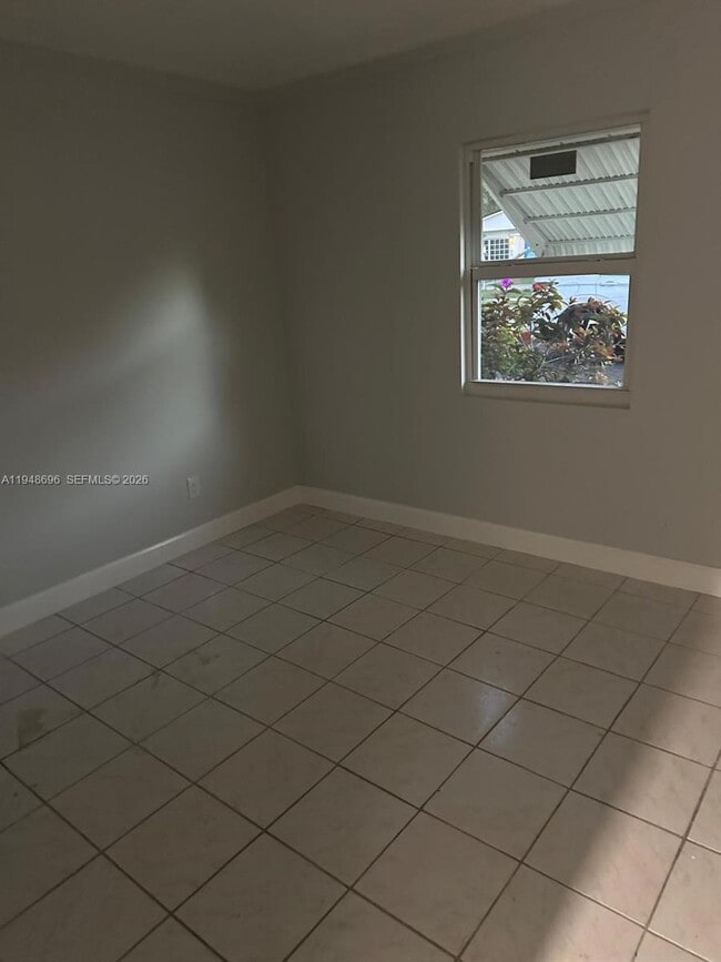 Building Photo - 1705 NE 157th Ter