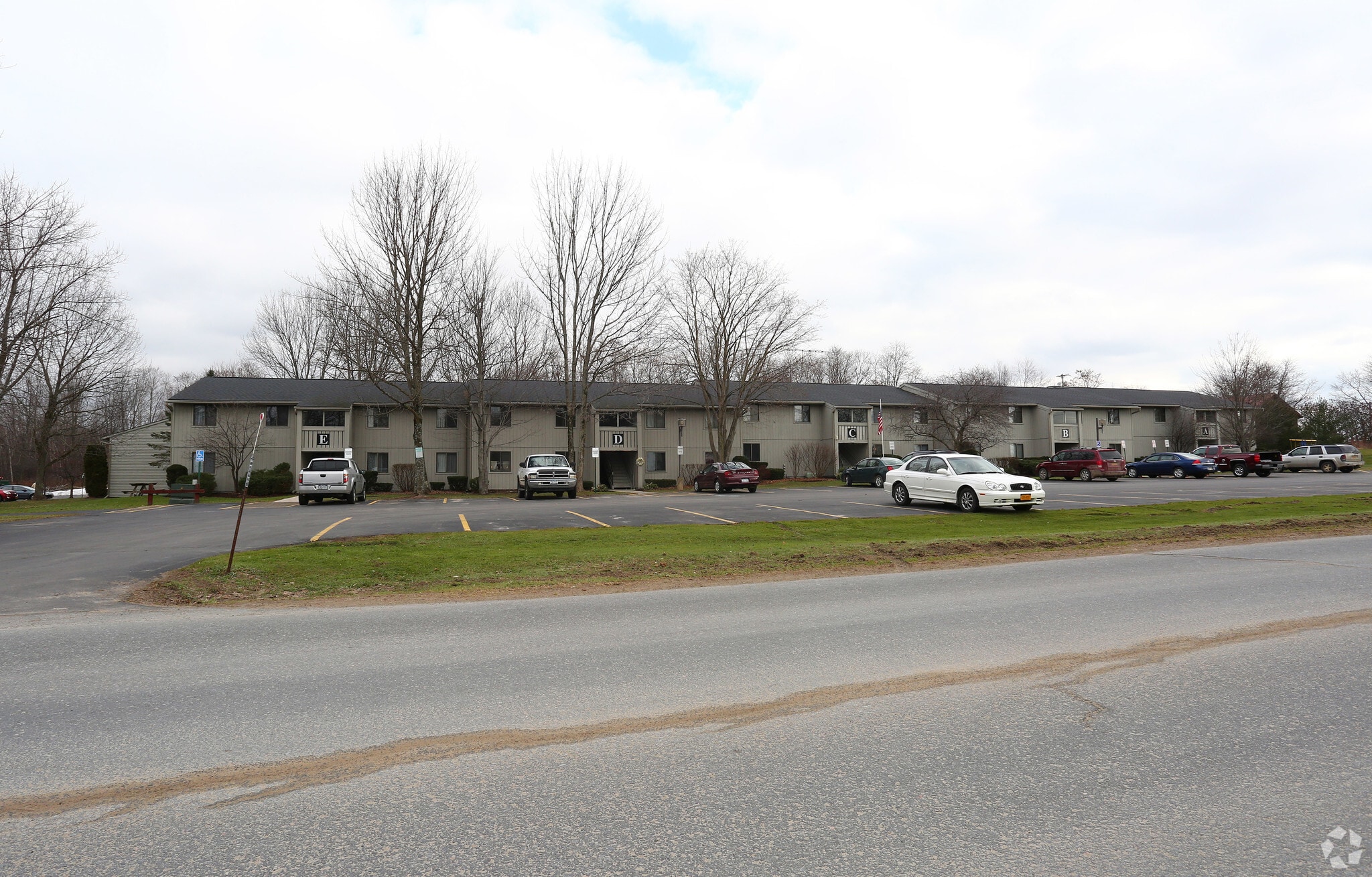Deerfield Apartments - Deerfield Estates
