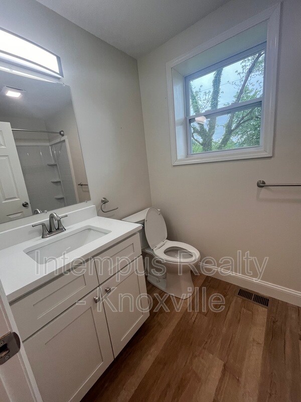 Building Photo - 228 Duzane Dr