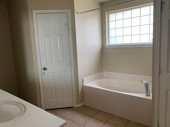 Building Photo - 6717 89th St