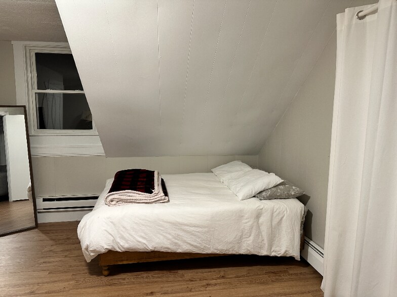 Building Photo - 34 Brook St