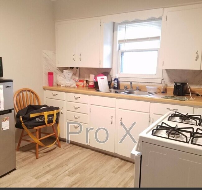 Building Photo - 110 W Lindburg St