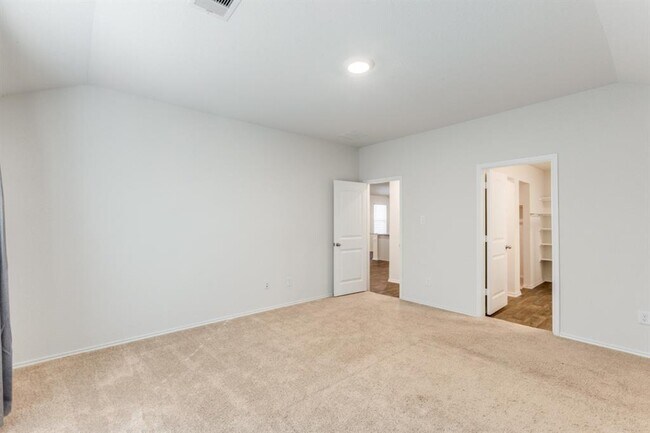 Building Photo - 250 Granary Dr