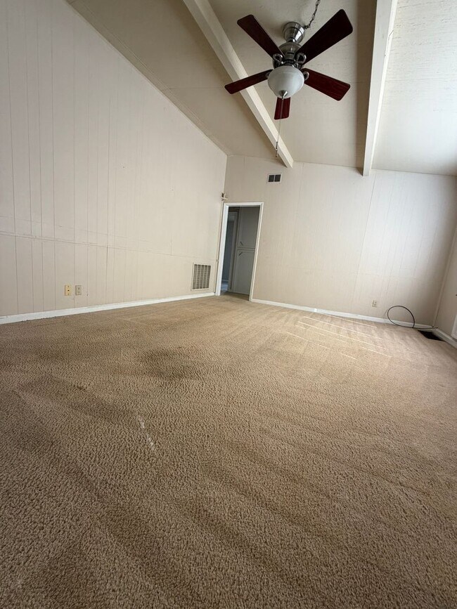 Building Photo - 1225 W Main St