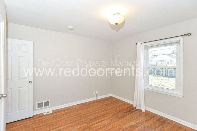 Building Photo - 4930 N Illinois St