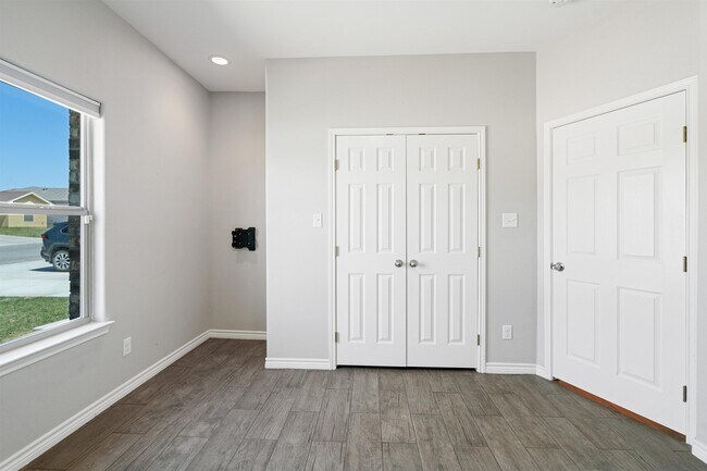 Building Photo - 306 Javier Dr