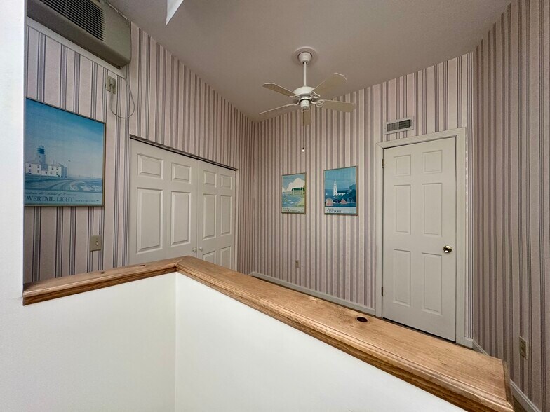 Loft/ Office - 4480 Post Rd