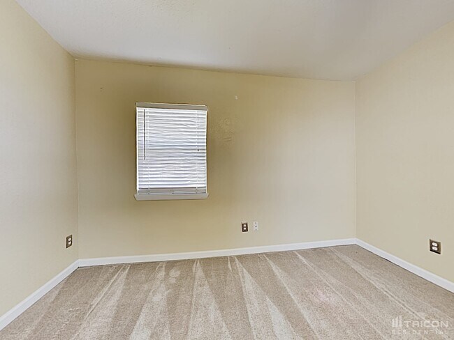 Building Photo - 803 8th Ave N