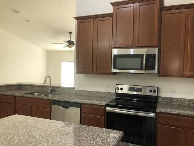 Building Photo - 3211 Silver Fin Way