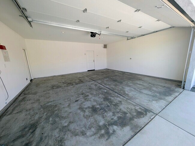 Building Photo - 30100 San Joaquin Dr