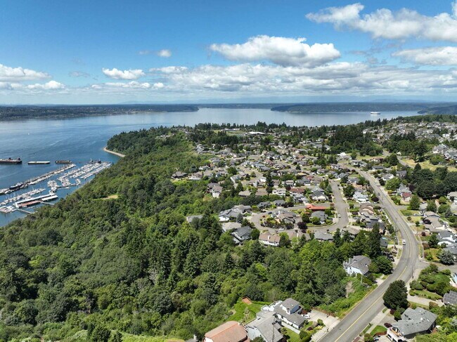 Building Photo - Sophisticated and Elegant home is located in Harbor Ridge at Browns Point. Spacious 4 bedroom, 4 ...