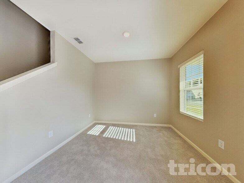 Building Photo - 152 Gladstone Loop