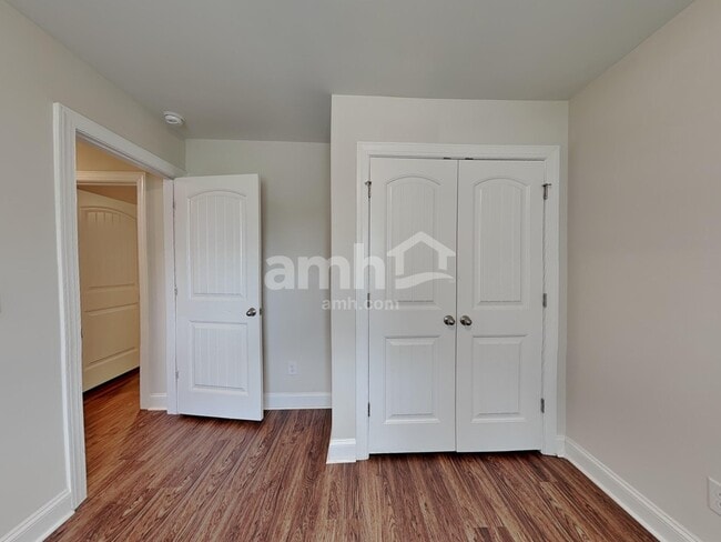 Building Photo - 409 Forest Glen Dr
