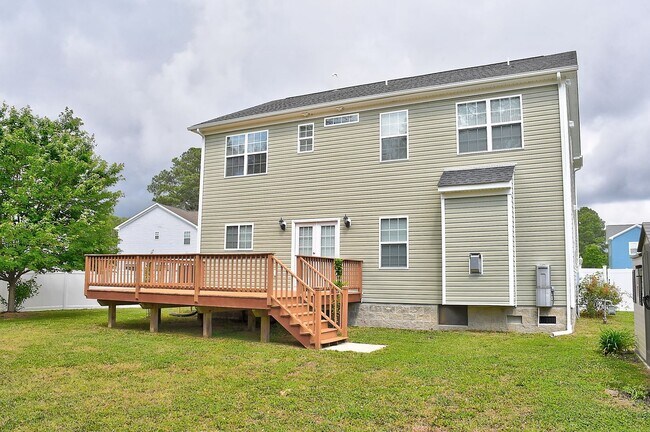 Building Photo - MOVE IN READY! GORGEOUS HOME IN CHESAPEAKE!