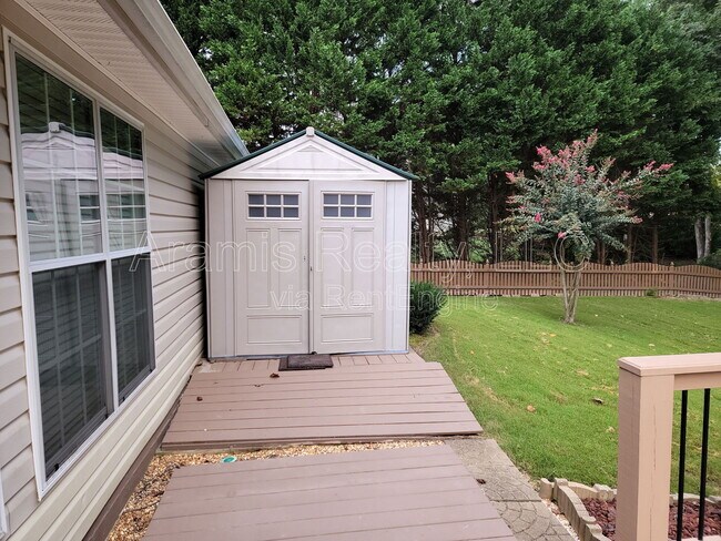 Building Photo - 3241 Cranberry Ln NE