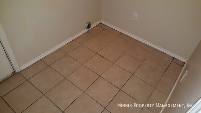 Building Photo - 515 N Kline Ave