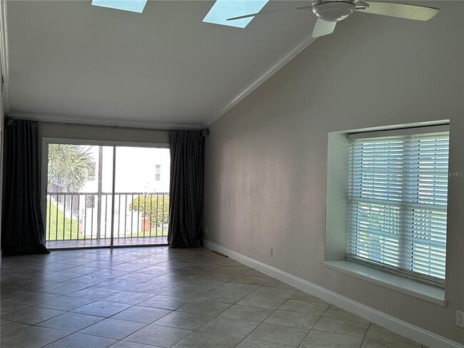 Building Photo - 230 Sun Vista Ct N