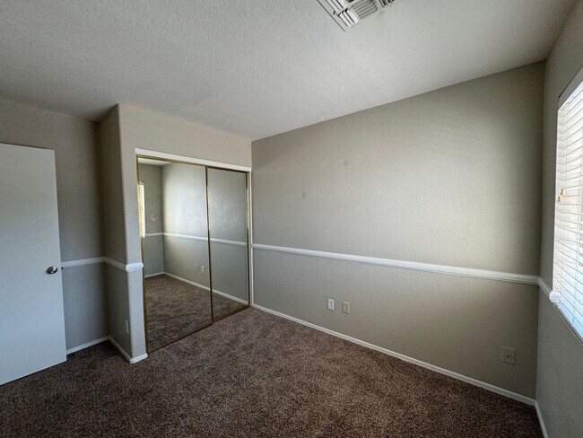 Building Photo - 440 W Calle Monte Vista
