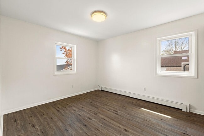 Building Photo - 184 Central Ln