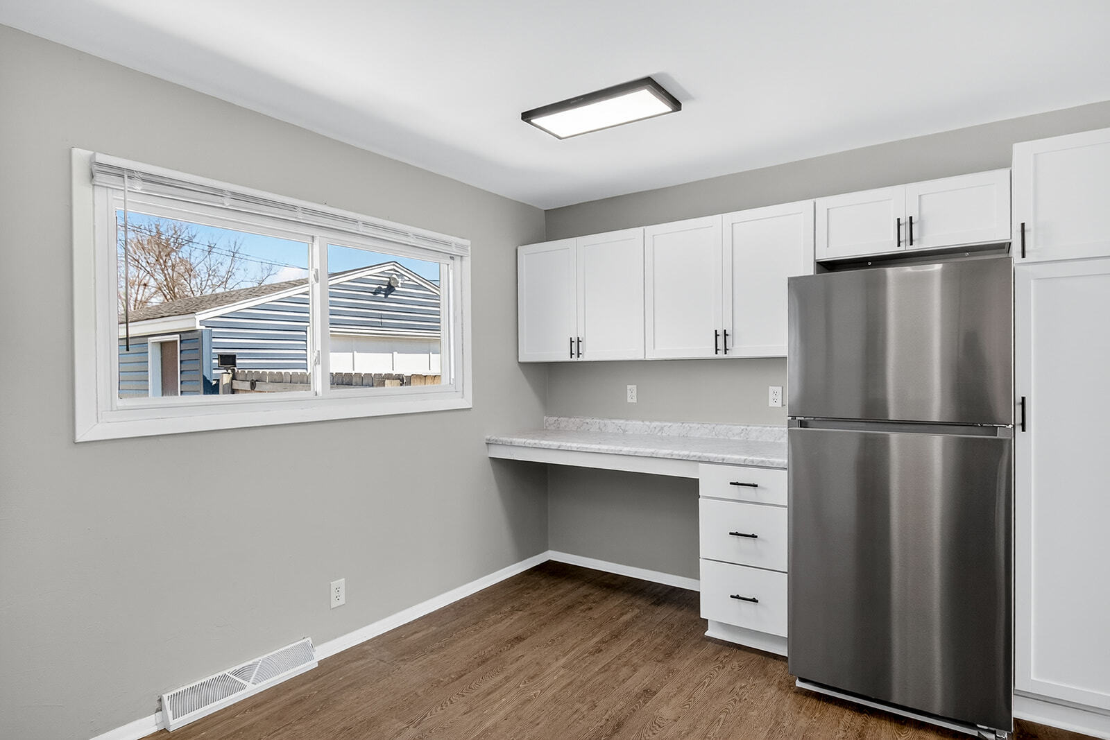 Building Photo - 7407 Saturn St