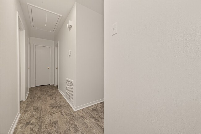 Building Photo - 5615 Beechnut St