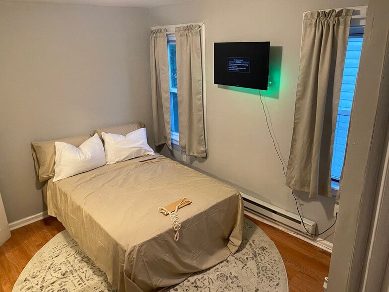 Building Photo - 130 Bartram Ave