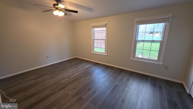 Building Photo - 25 Hamlet Dr