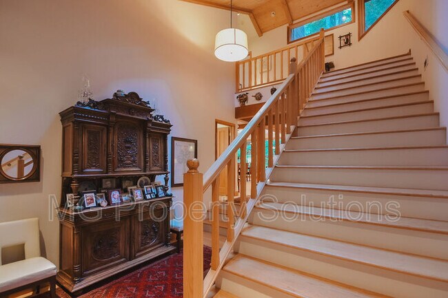 Building Photo - 7079 Lucas Valley Rd