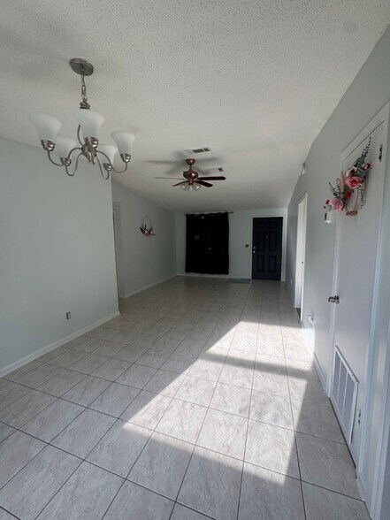 Building Photo - 2196 Luana Dr E