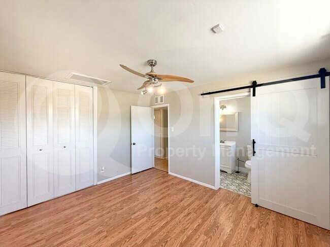 Building Photo - 2127 W San Miguel Ave