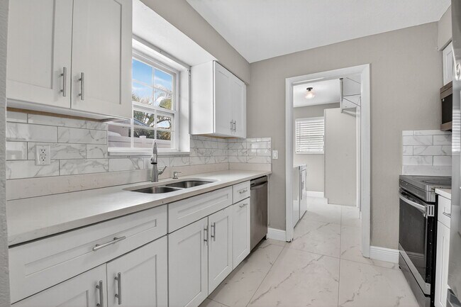 Building Photo - 601 SW 5th Ave