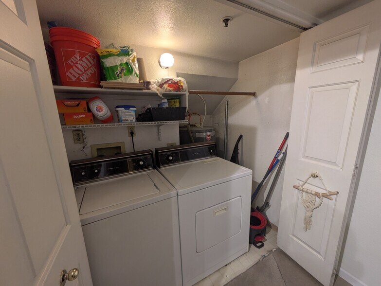 laundry room - 100 E Fillmore St
