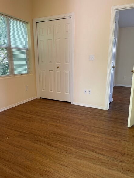 Bedroom wCloset - 207 Willamette Ave