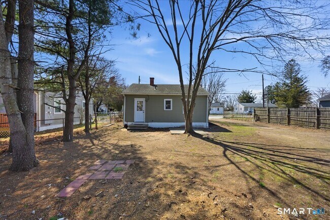 Building Photo - 106 Midway Oval