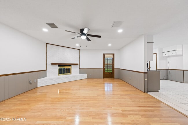 Building Photo - 102 Wisteria Dr