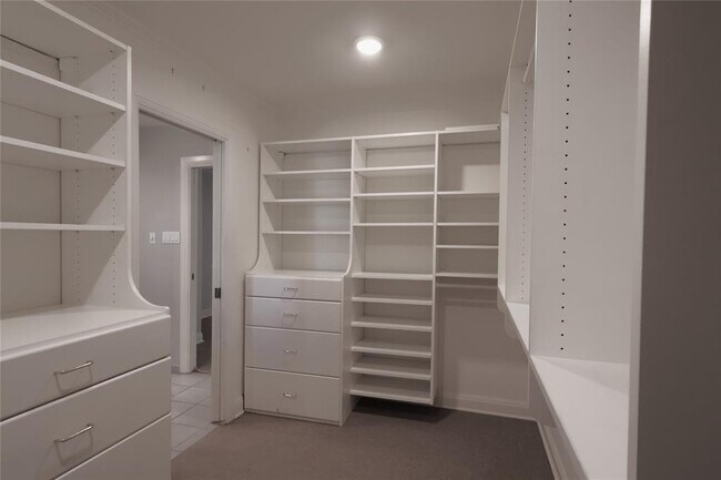 Building Photo - 4702 Shadow Ln