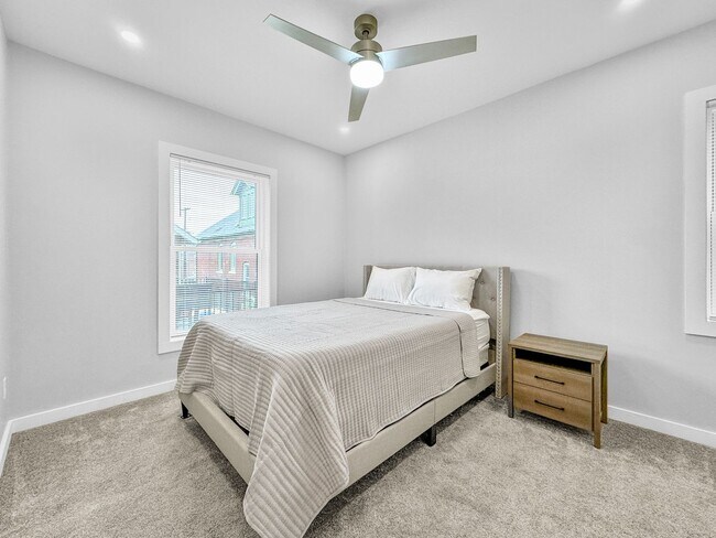 Building Photo - Newly Renovated 2 Bed, 2.5 Bath Furnished Home in Columbus