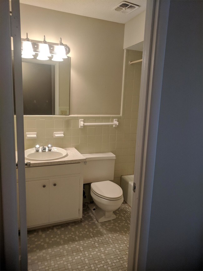 Building Photo - 3807 Pembrook Ct