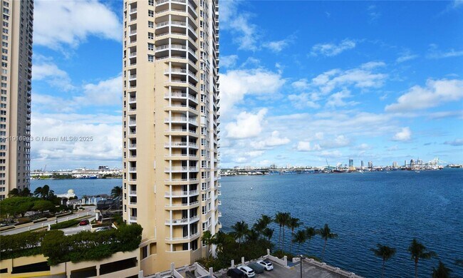 Building Photo - 540 Brickell Key Dr