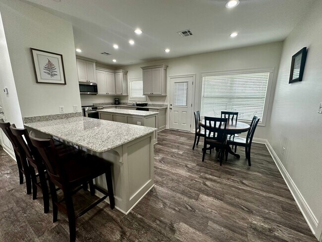 Building Photo - 2306 Timberlane Dr