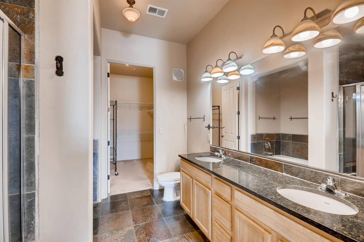 masterbath - 1405 Vegas Verdes Dr