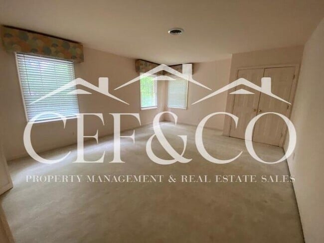 Building Photo - Large 2-Story 3BR/3BA Home with Garage, Ap...